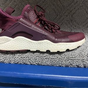 Nike hurarache sneakers